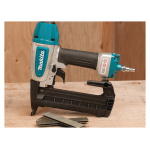 Pneumatska heftalica AT638A Makita Tehnoalat Valjevo 4