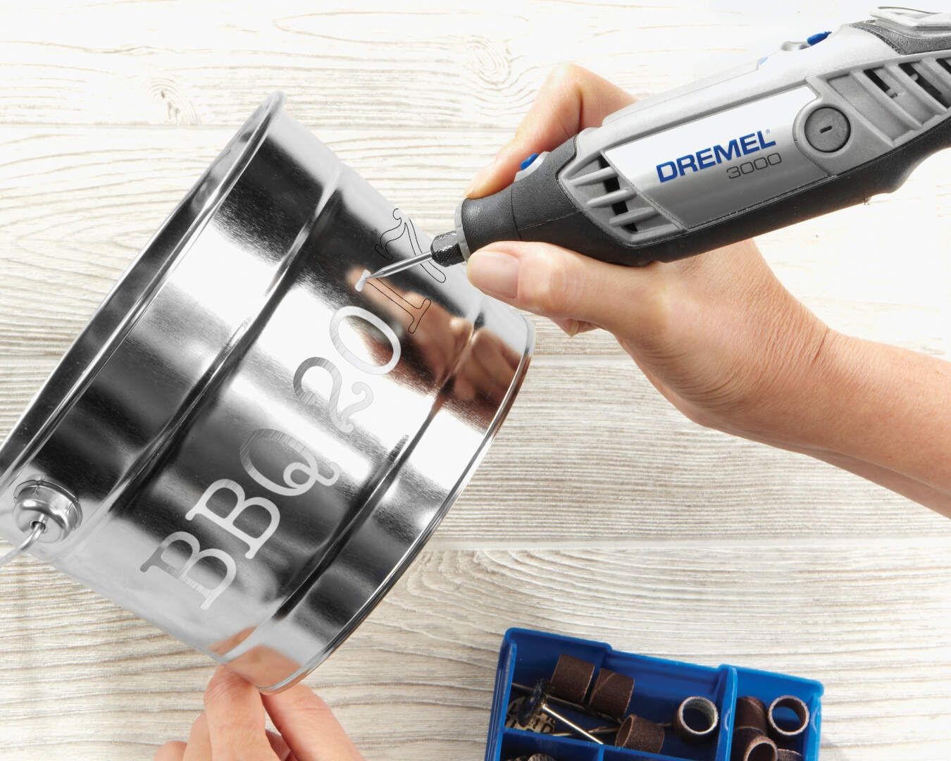 Električni višenamenski alat - bijaks + 25 komada pribora (Dremel 3000-2/25) F0133000HC